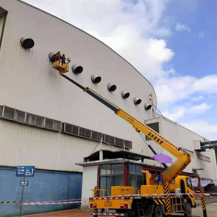 兰山高空作业车出租服务：专业广告牌安装解决方案