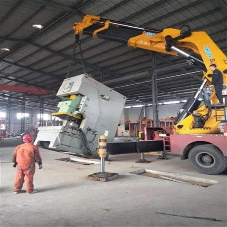 兰山80吨折臂吊车出租附近电话