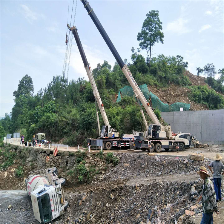 兰山汽车掉沟里叫吊车救援要多少钱