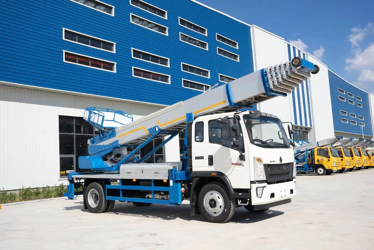 兰山出租云梯车高空作业车 建筑垃圾搬运